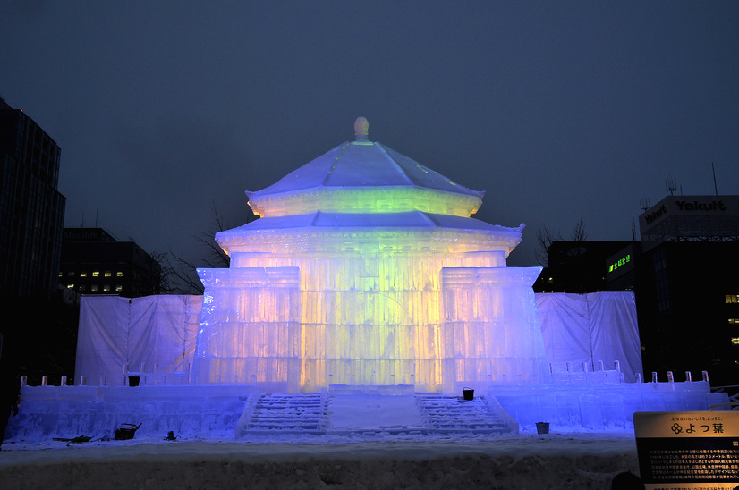 前回の「さっぽろ雪まつり」でお披露目された大氷像（ライトアップ時）