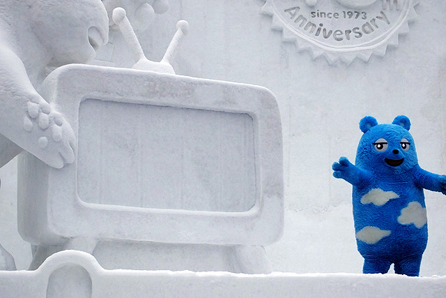 さっぽろ雪まつり初日に登場した「あべのべあ」