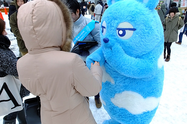 さっぽろ雪まつり初日に登場した「あべのべあ」