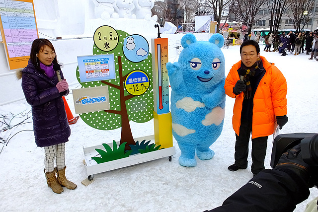 さっぽろ雪まつり初日に登場した「あべのべあ」