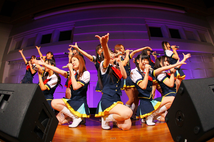 昨年12月に東京FMホールで開催されたi-POPステーションライブに出演したHR