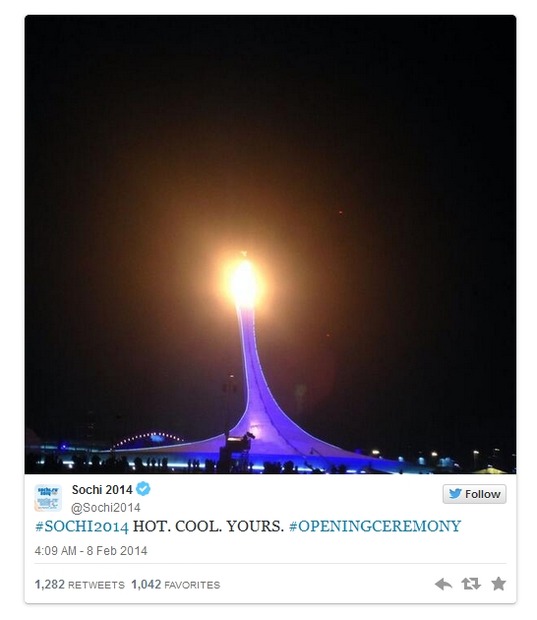 「@Sochi2014」による、聖火点灯の様子を伝えるツイート