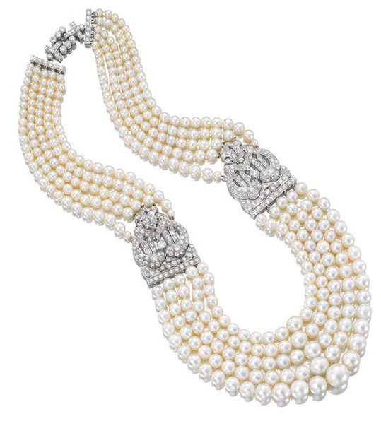 Necklace, natural pearls from the Gulf with platinum and diamond clasps