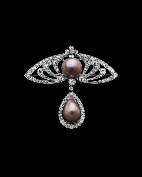 Brooch, natural brown pearls set in platinum and diamonds