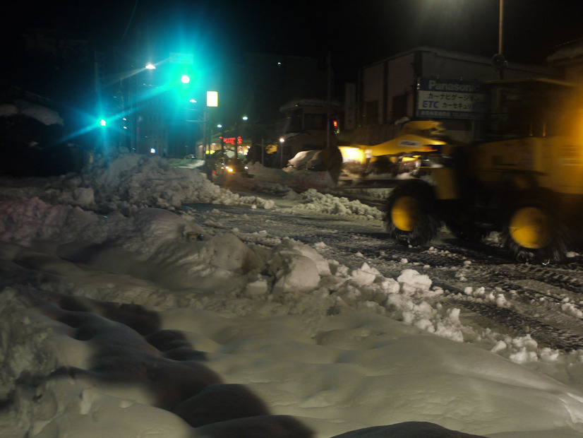 市役所周辺は夕方から除雪車作業
