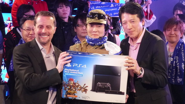 次世代ゲーム機PlayStation 4、ついに国内で発売 ― 記念イベント会場は歓声に包まれる