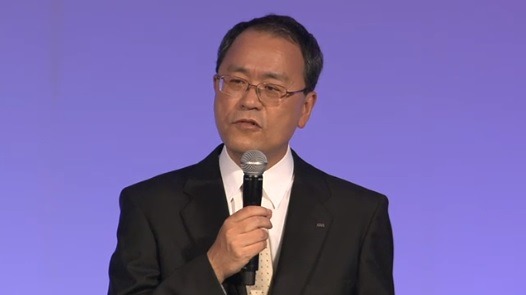 KDDIの田中孝司社長（au2013年冬モデルの発表会にて）