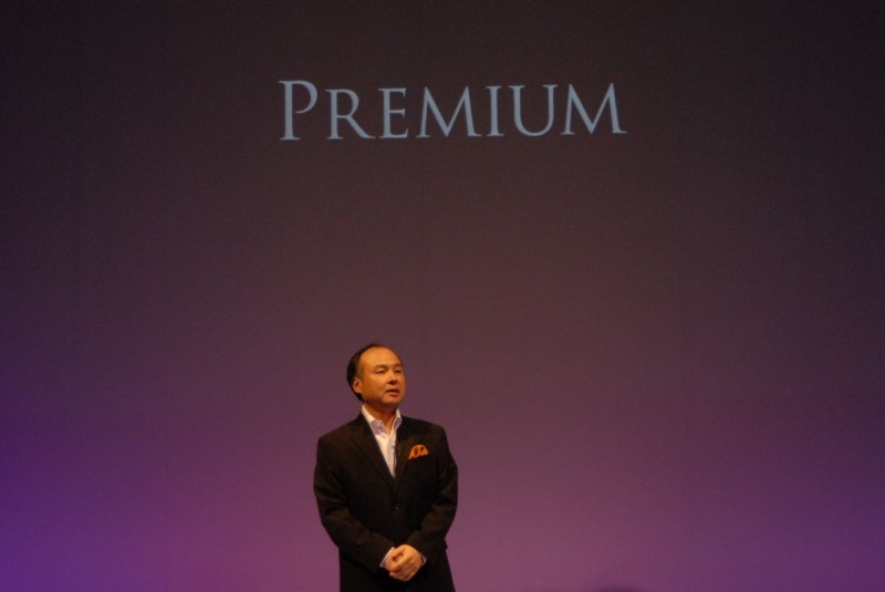 冬モデルのコンセプト「PREMIUM」をアピールする孫正義氏