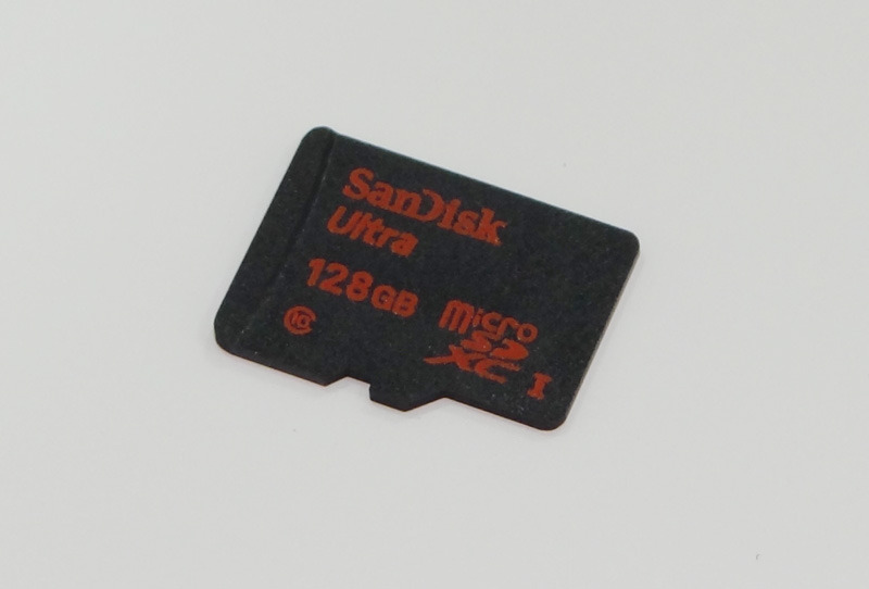 世界最大容量128GBを実現したSanDiskのmicroSDメモリーカード