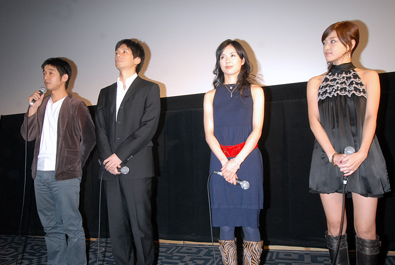 　第20回東京国際映画祭の「日本映画・ある視点」部門に正式出品された「真木栗ノ穴」の舞台挨拶が21日、TOHOシネマズ六本木ヒルズで行われ、深川栄洋監督、木下あゆ美らが登壇した。