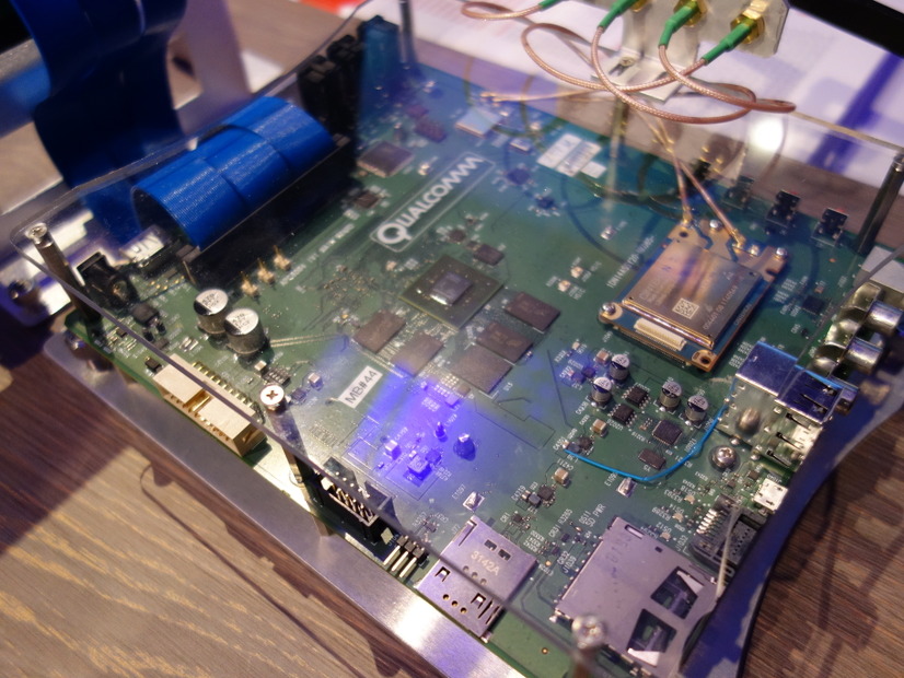 中央に見えるのがSnapdragon 602A