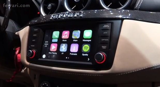 「Ferrari FF」に搭載された「CarPlay」