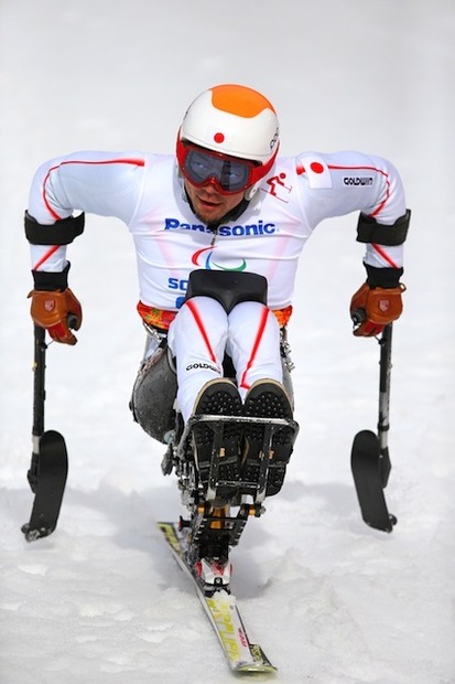 ソチ冬季パラリンピック、アルペンスキー男子滑降座位、狩野亮選手　(c) Getty Images