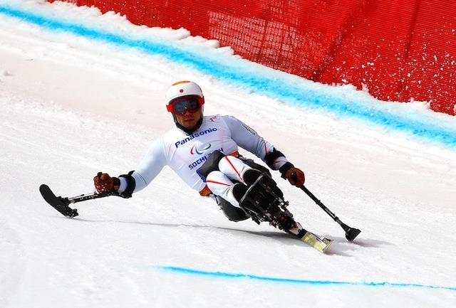 ソチ冬季パラリンピック、アルペンスキー男子滑降座位、狩野亮選手　(c) Getty Images