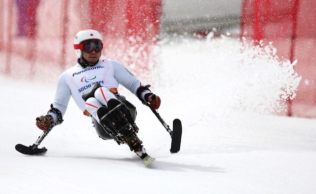 ソチ冬季パラリンピック、アルペンスキー男子滑降座位、狩野亮選手　(c) Getty Images