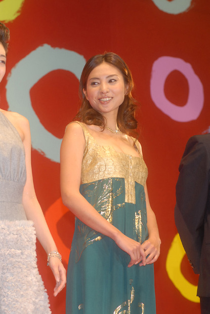 　竹内結子、宮沢りえ、中谷美紀、広末涼子ら、セクシーなドレスで登場し「第20回東京国際映画祭」を華やかに盛り上げた豪華女優の写真を紹介する。