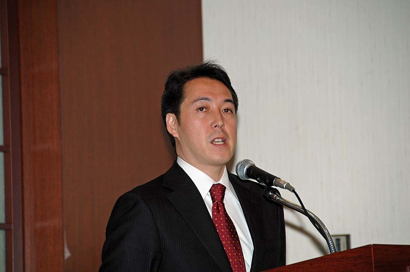 ウィルコム サービス計画部 部長 寺尾 洋幸氏
