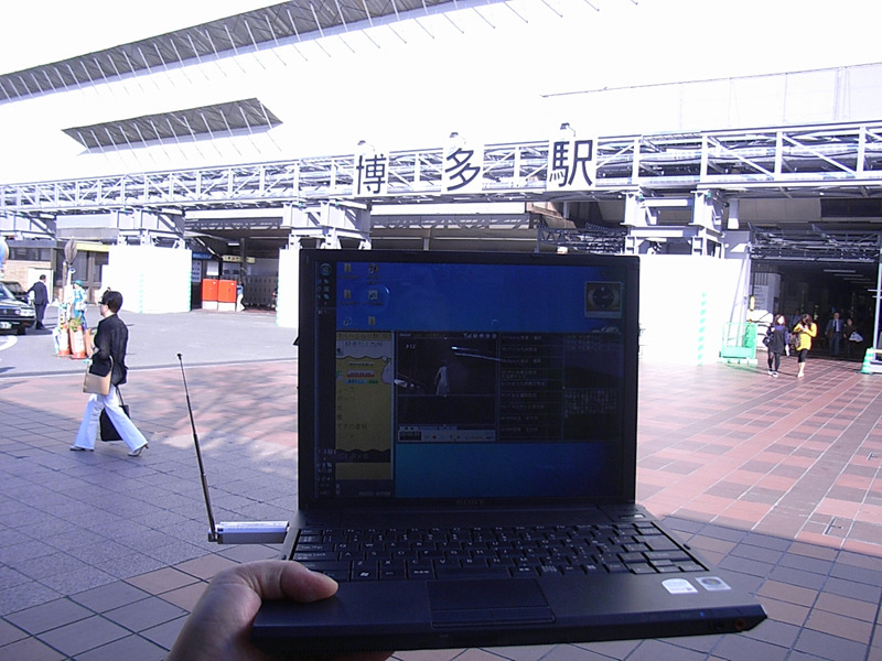 福岡空港駅から５分で到着。近い。
