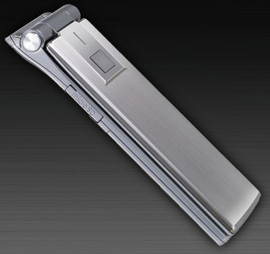 P705iμ：ステンレスボディに上質感がただよう、ワンプッシュオープンTM対応Extreme Slimケータイ（2008年1月〜2月）