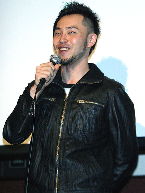 「仕事含め、一日中PCに向かってますね」と西田征史監督