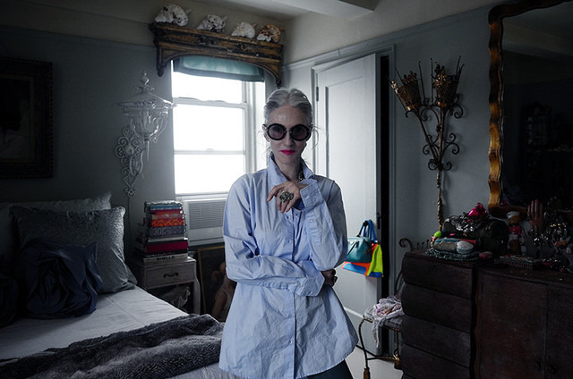 A PRIVATE MOMENT by Helen Christensen （LINDA RODIN）