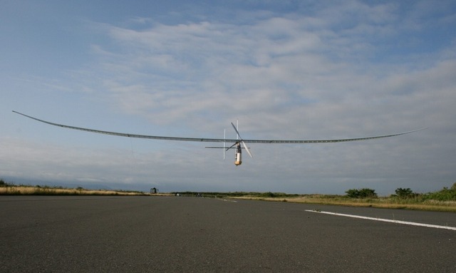 ヤマハのエアロセプシーが人力飛行機世界記録120kmの更新に挑戦