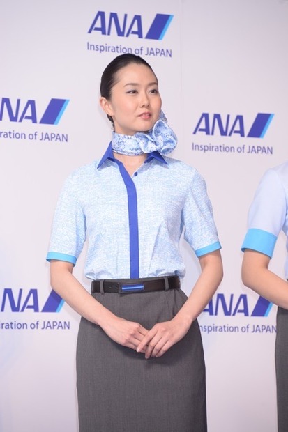 ANAグループの新制服デザイン