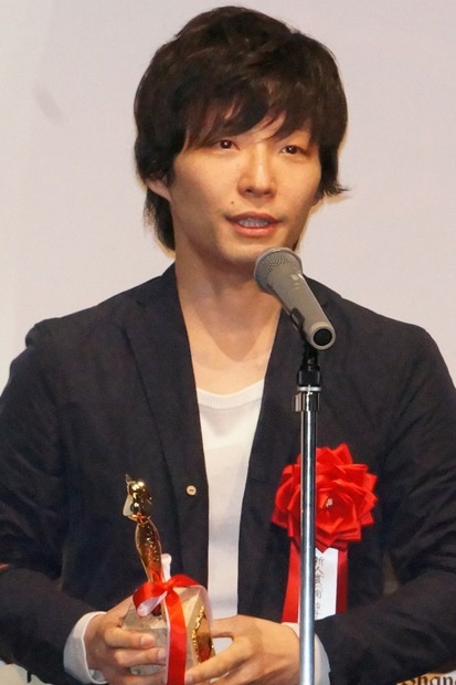 新人賞を受賞した星野源さん