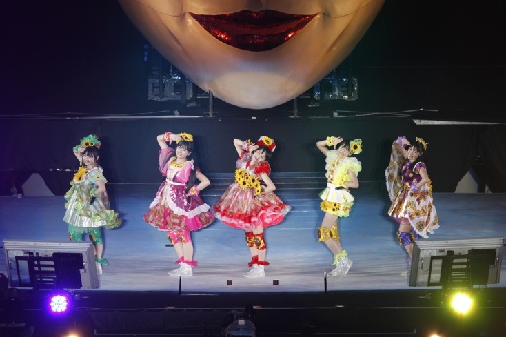 ももいろクローバーZ　《photo by : HAJIME KAMIIISAKA+Z》