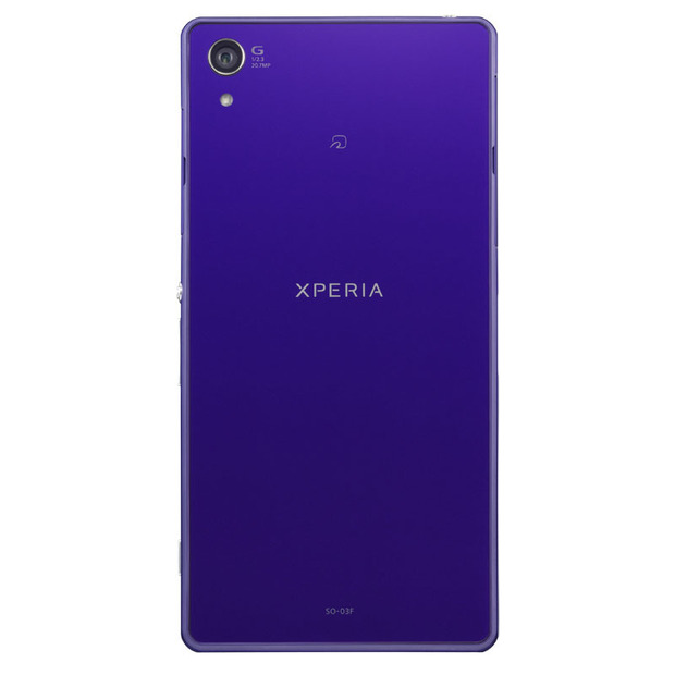 カメラは2070万画素と2000万画素を超えた。「Xperia Z2 SO-03F」パープルモデル背面