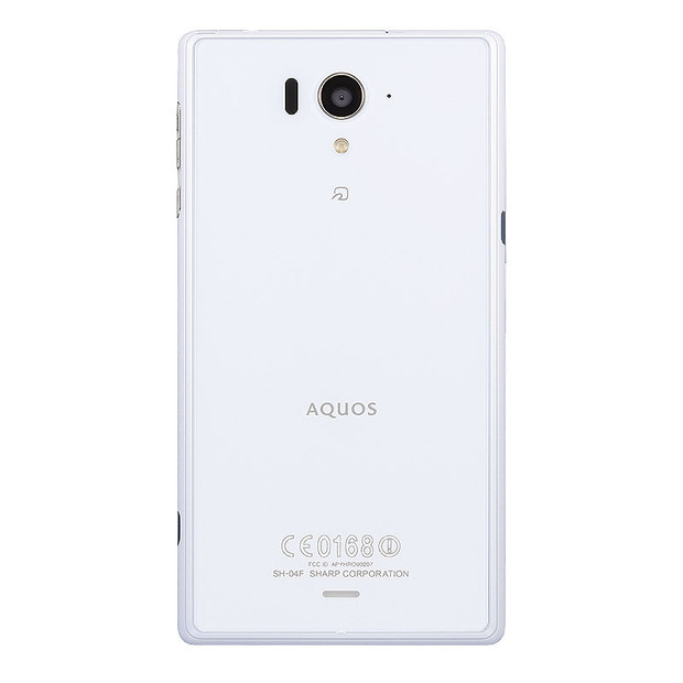 5.4型「AQUOS ZETA SH-04F」ホワイトモデル背面