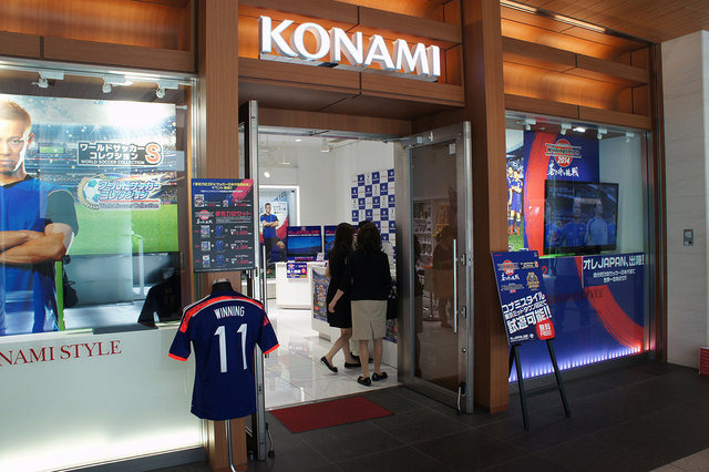 サッカー一色になったコナミスタイル六本木店外観