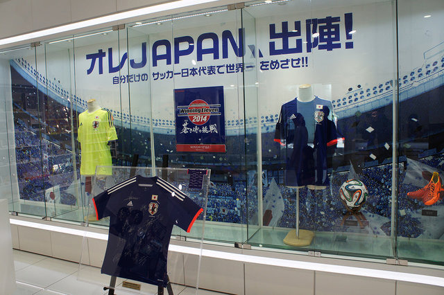 サイン入りのユニフォームなど数々のレアグッズを展示