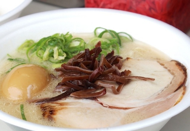 「ラーメン」エリアで販売されていた、半熟煮玉子らーめん（800円／らーめん二男坊）