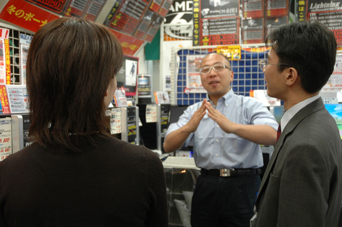 突然登場した小山店長