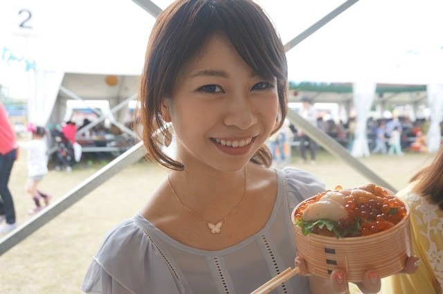 こまさんは札幌 九兵衛の「豪華北海大漁５色丼」をチョイス