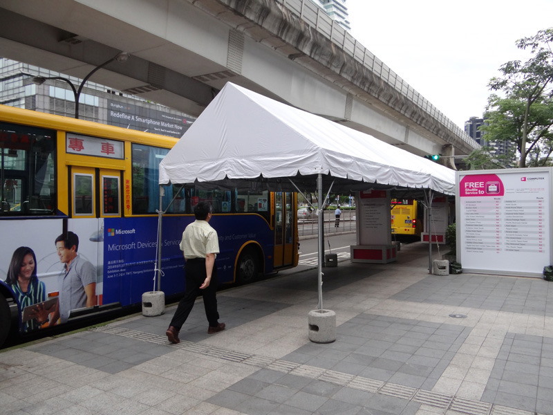 南港展示ホールとTWTC 第1・第3展示ホールの間をつなぐシャトルバスも連日運行