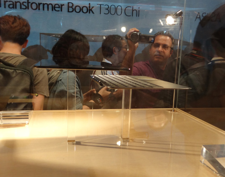 ASUSが発表した「インテル Core M プロセッサー」搭載のデバイス「ASUS Transformer Book T300 Chi」