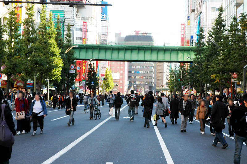 3回目に訪問したこの日は、23日（金・祝）。中央通りも歩行者天国。