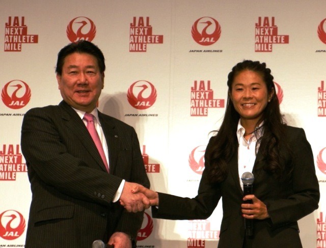 JAL植木社長（向かって左）と澤選手