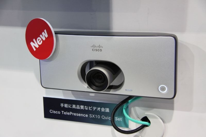 カメラ、マイクを一体化したユニット。HDMIでモニタにつなげばテレビ会議が可能。給電はイーサネットから（PoE）