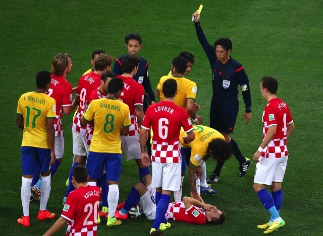 ネイマールにイエローカードを出した西村出身。クロアチア対ブラジル戦　(c) Getty  Images