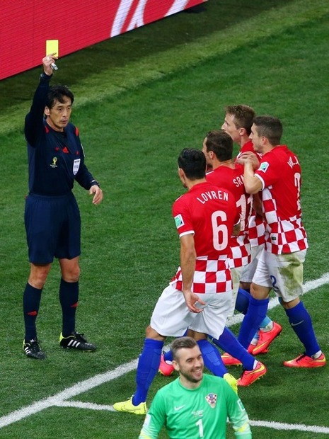 西村主審　(c) Getty Images