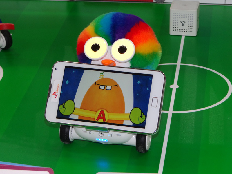 SKテレコムが開発したスマートロボット「Albert」