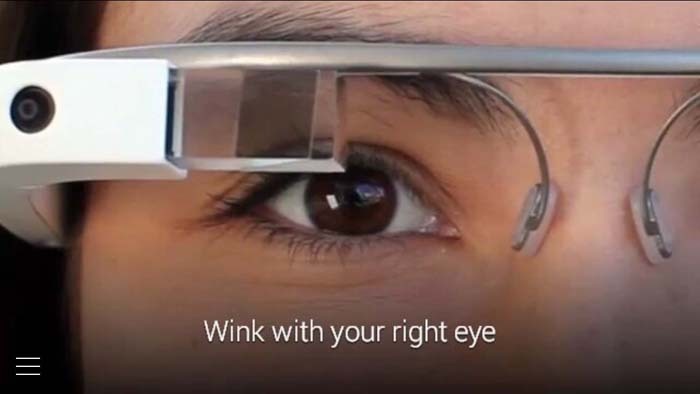 Google Glassのウィンク撮影機能のキャリブレーション画面のキャプチャ。画面の動画に合わせてウィンクを数回行う。