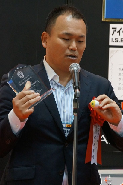 日本文具大賞グランプリは、鉛筆削りと筆ペン