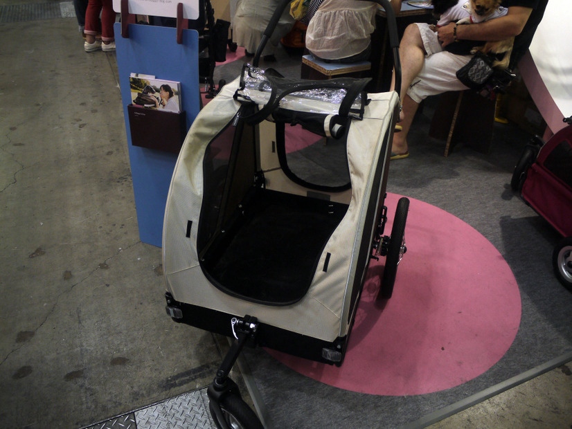 中型・大型犬用にはCUBE　NESTシリーズも用意