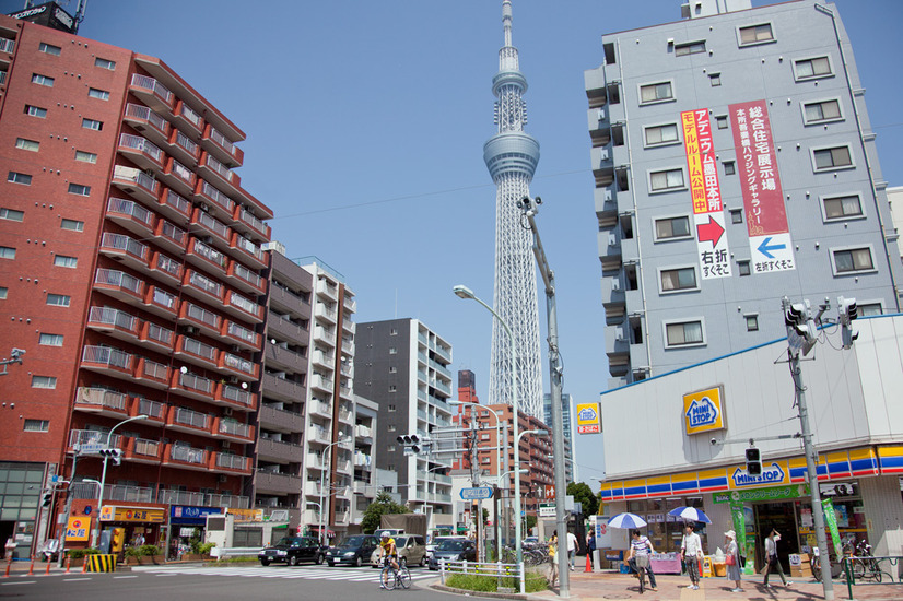 「やめましょう、歩きスマホ。」キャンペーン（7月26日、東京都墨田区）