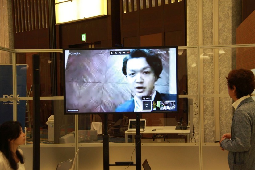 外のスマートフォンと接続