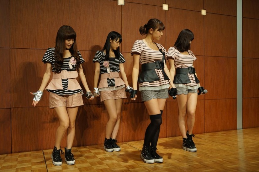 アイドルグループ・AeLL.時代の篠崎愛（右から2人目）